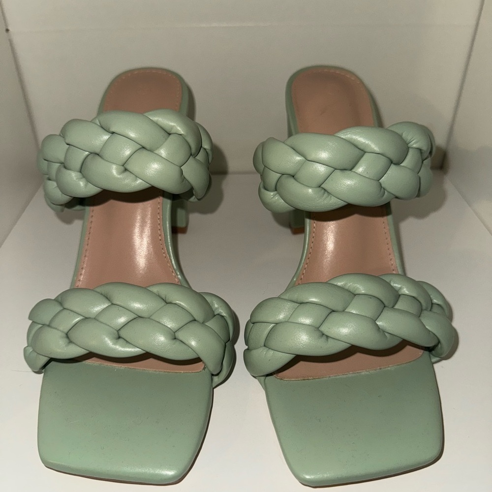 NWOT Elegant Braided Green Women's Heels